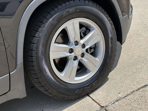 Used 2020 Chevrolet Trax LS w/ Tint and Cruise Package FWD image 7