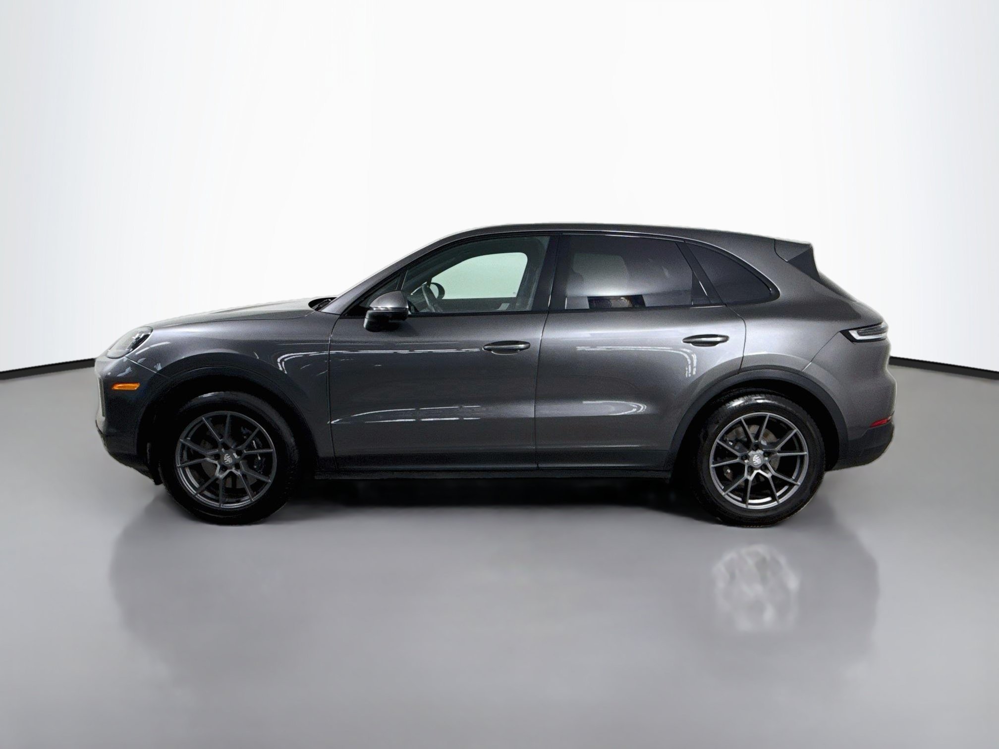 Certified 2024 Porsche Cayenne AWD/4WD image 2