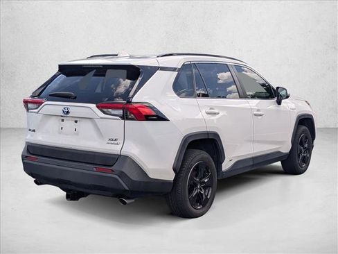 Used 2020 Toyota RAV4 XLE AWD/4WD image 5