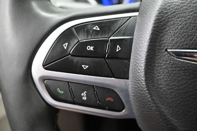 Certified 2024 Chrysler Pacifica Touring-L FWD image 28