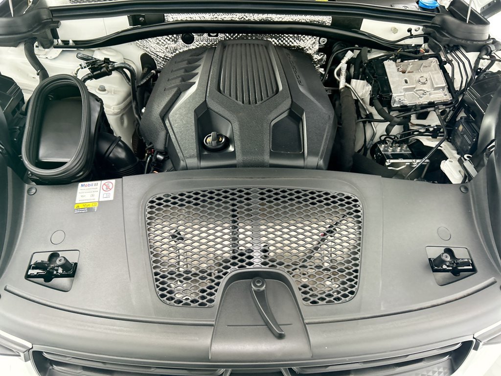 Certified 2023 Porsche Macan AWD/4WD image 29