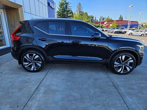 Used 2025 Volvo XC40 B5 Plus w/ Protection Package Premier AWD/4WD image 4