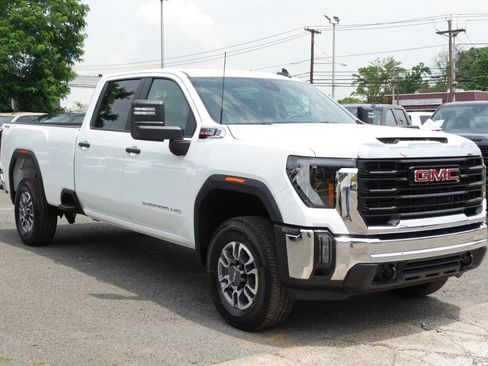 Used 2024 GMC Sierra 2500 Pro w/ Convenience Package image 4