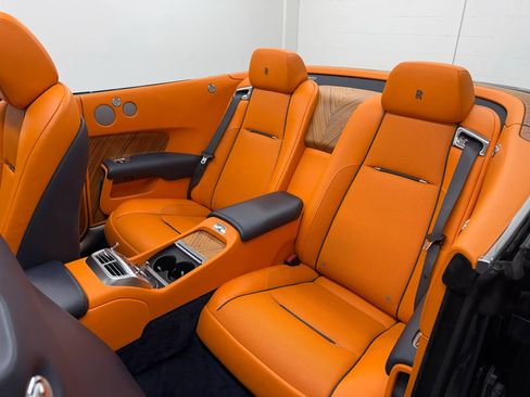 Used 2017 Rolls-Royce Dawn RWD image 23