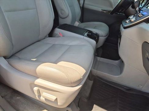 Used 2017 Toyota Sienna XLE w/ XLE Navigation Package FWD image 23