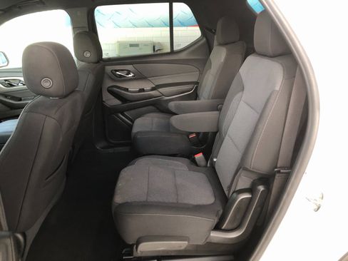 Used 2023 Chevrolet Traverse LT image 12