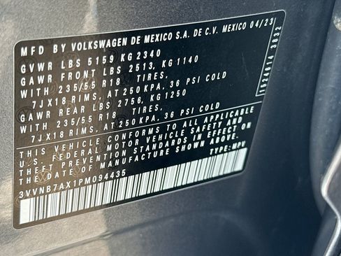Used 2023 Volkswagen Tiguan SE w/ Panoramic Sunroof Package FWD image 29