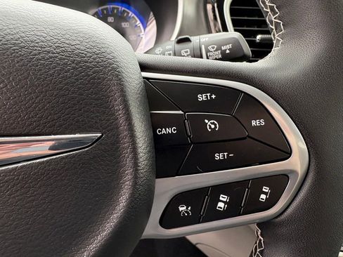 Used 2024 Chrysler Pacifica Touring-L FWD image 20