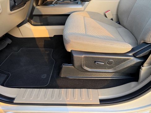 Used 2017 Ford F250 XLT w/ XLT Premium Package image 16