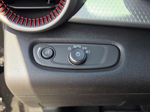 New 2026 Chevrolet Trax RS w/ Sunroof Package FWD image 32