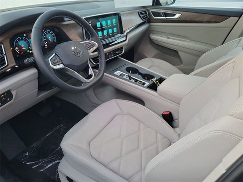 New 2026 Volkswagen Atlas SE image 7