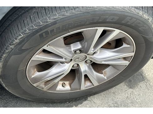 Used 2015 Toyota Highlander Plus AWD/4WD image 4