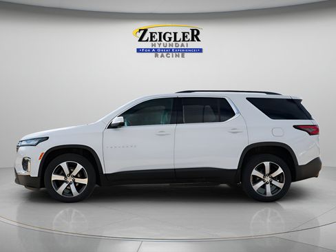 Used 2023 Chevrolet Traverse LT w/ LT Premium Package AWD/4WD image 3