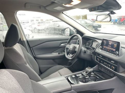 Used 2025 Nissan Rogue SV image 18