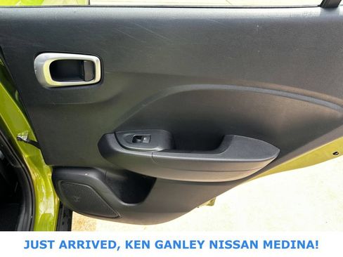 Used 2022 Hyundai Venue SE FWD image 19