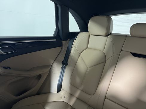 Certified 2023 Porsche Macan AWD/4WD image 15