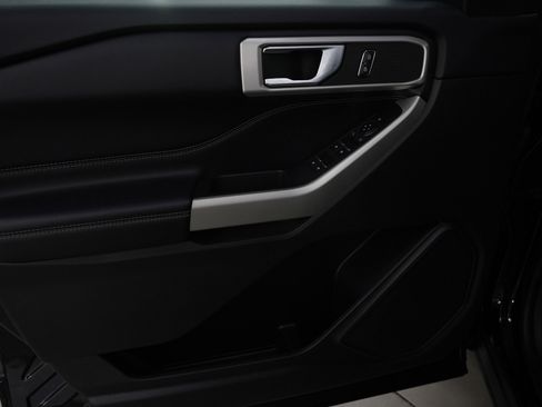 Used 2022 Ford Explorer XLT w/ Equipment Group 202A image 25