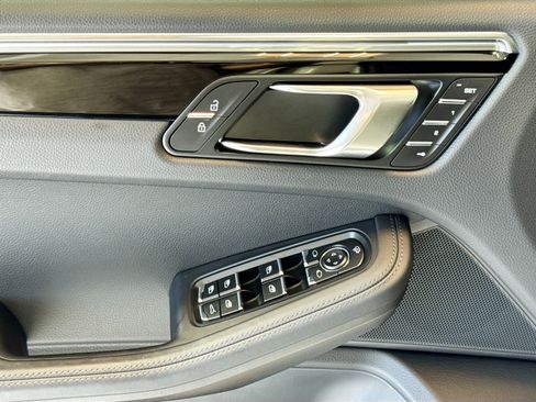 Used 2025 Porsche Macan Turbo image 11