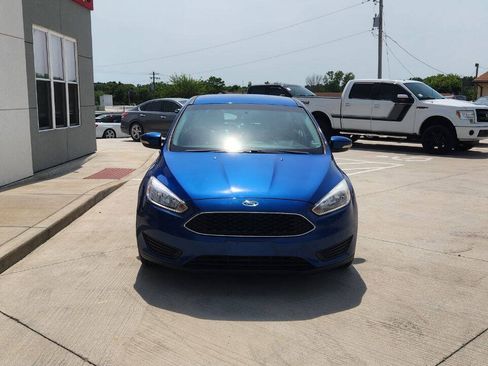 Used 2018 Ford Focus SE w/ Cold Weather Package FWD image 9