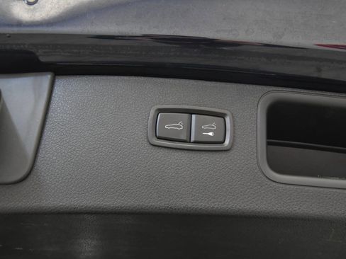 Used 2020 Porsche Macan image 35