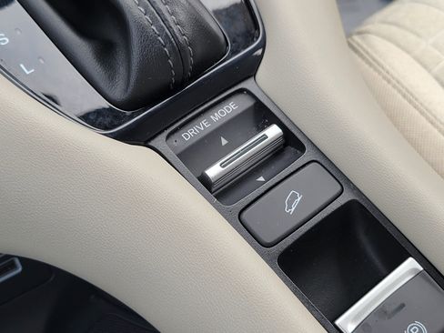 Certified 2023 Honda HR-V LX image 24