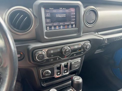 Used 2022 Jeep Wrangler Sport AWD/4WD image 17