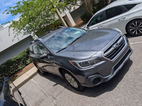 Used 2019 Subaru Outback 2.5i AWD/4WD image 3