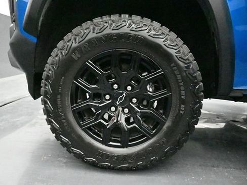 Used 2024 Chevrolet Colorado Trail Boss AWD/4WD image 32