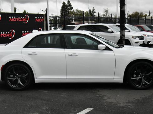 Used 2023 Chrysler 300 S image 9
