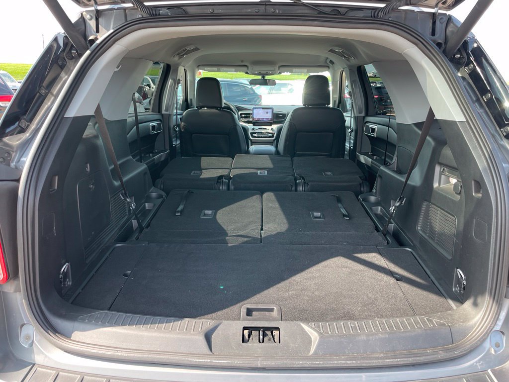 Used 2024 Ford Explorer XLT w/ Equipment Group 202A AWD/4WD image 31