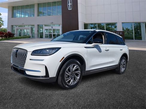 Used 2023 Lincoln Corsair FWD image 3