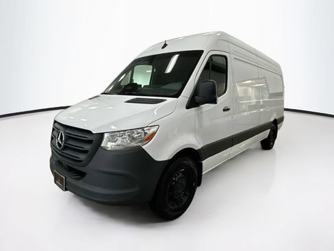 Used 2025 Mercedes-Benz Sprinter 2500 image 3