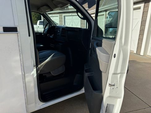 Used 2011 Chevrolet Express 3500 image 14