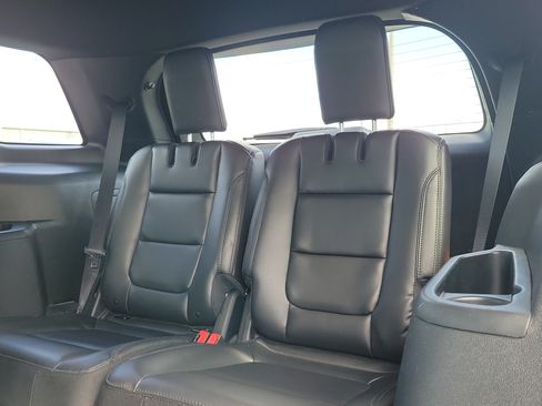 Used 2019 Ford Explorer XLT w/ Equipment Group 202A FWD image 13