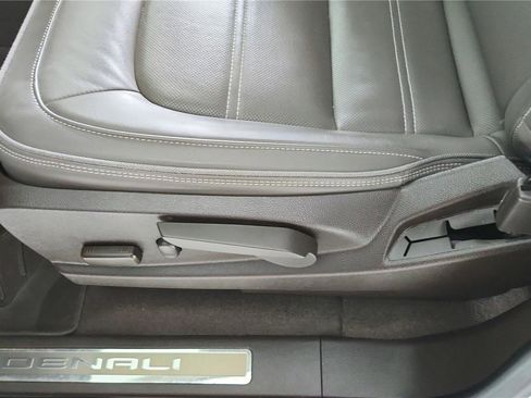 Used 2022 GMC Canyon Denali AWD/4WD image 11