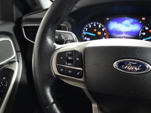 Used 2020 Ford Explorer XLT w/ Equipment Group 202A AWD/4WD image 28