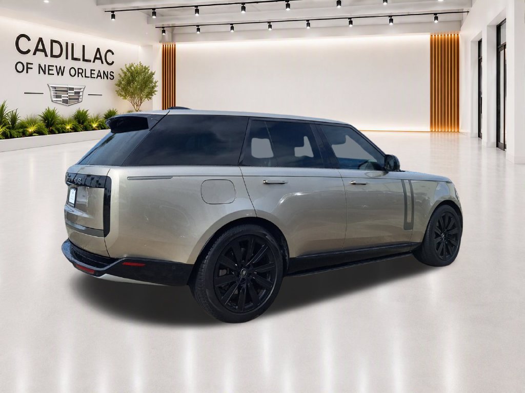 Used 2025 Land Rover Range Rover SE AWD/4WD image 3