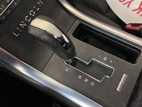 Used 2009 Lincoln MKS AWD image 17