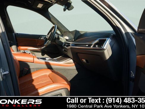 Used 2024 BMW X7 M60i w/ Executive Package image 67