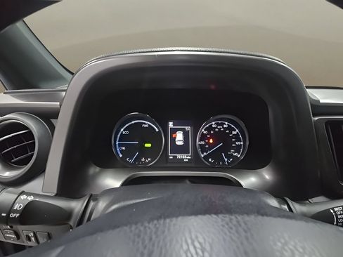 Used 2018 Toyota RAV4 SE AWD/4WD image 36