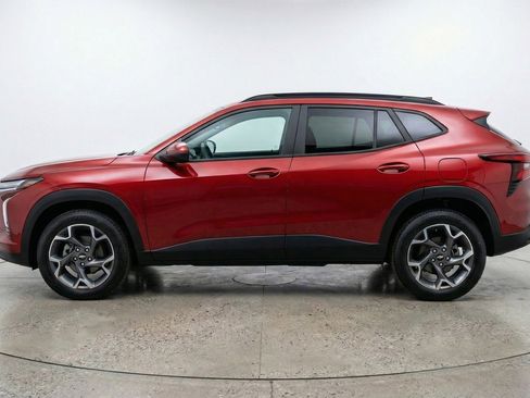 Used 2025 Chevrolet Trax LT w/ LT Convenience Package FWD image 5