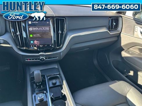 Used 2025 Volvo XC60 B5 Core image 17