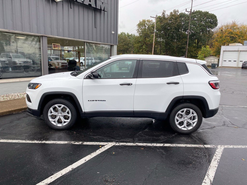Used 2024 Jeep Compass Sport AWD/4WD image 8