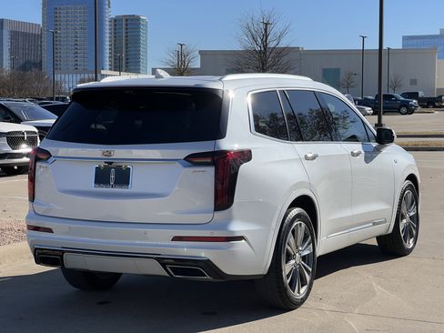 Used 2021 Cadillac XT6 Premium Luxury w/ Platinum Package image 9