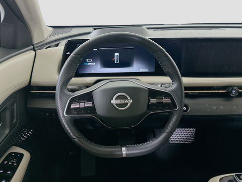 Used 2023 Nissan Ariya FWD image 17