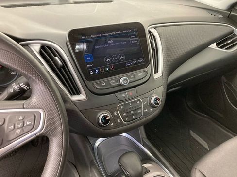 Used 2023 Chevrolet Malibu LT image 2