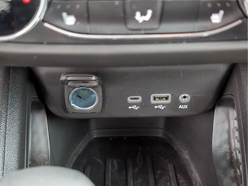 Used 2023 Chevrolet TrailBlazer LT FWD image 21