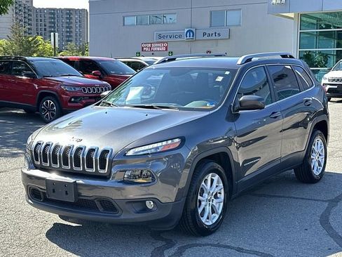 Used 2015 Jeep Cherokee Latitude w/ Cold Weather Group FWD image 6