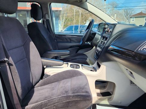 Used 2014 Dodge Grand Caravan SXT image 14
