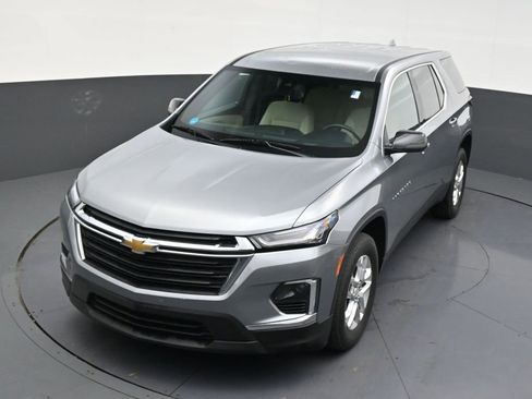 Used 2023 Chevrolet Traverse LS image 19